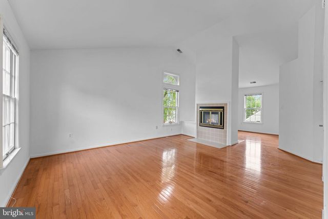 8952 KENILWORTH DR, Burke, VA 22015