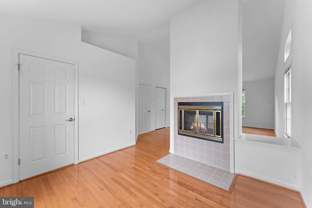 8952 KENILWORTH DR, Burke, VA 22015