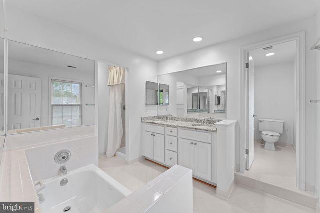 8952 KENILWORTH DR, Burke, VA 22015
