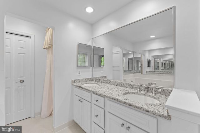 8952 KENILWORTH DR, Burke, VA 22015