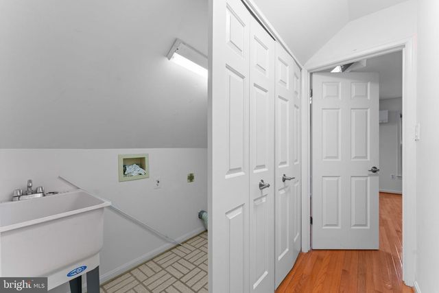 8952 KENILWORTH DR, Burke, VA 22015
