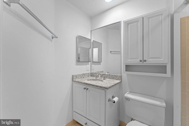 8952 KENILWORTH DR, Burke, VA 22015