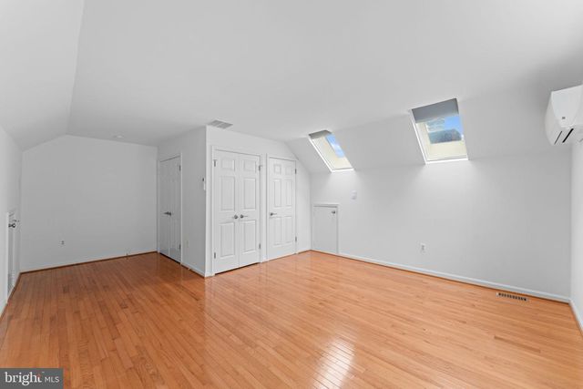 8952 KENILWORTH DR, Burke, VA 22015