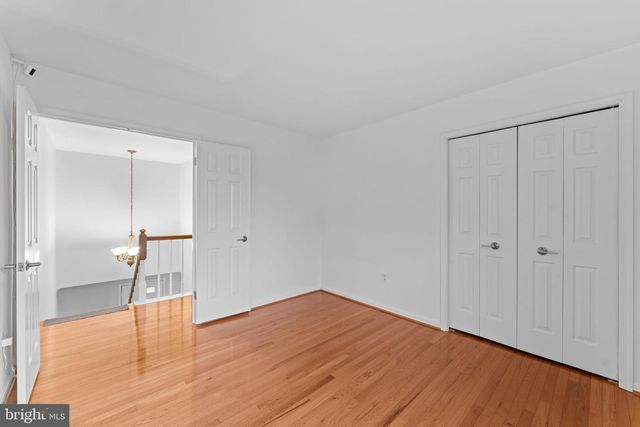 8952 KENILWORTH DR, Burke, VA 22015
