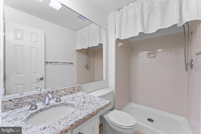 8952 KENILWORTH DR, Burke, VA 22015