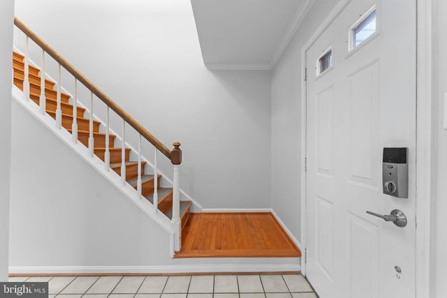 8952 KENILWORTH DR, Burke, VA 22015