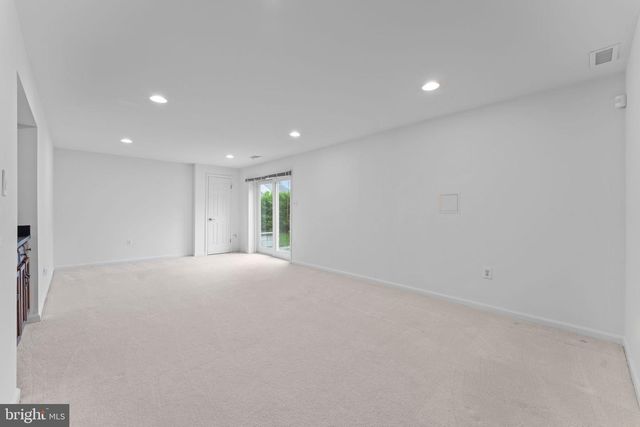 8952 KENILWORTH DR, Burke, VA 22015
