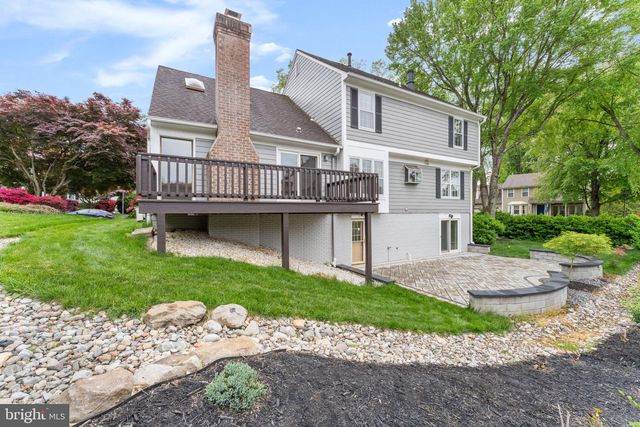 8952 KENILWORTH DR, Burke, VA 22015