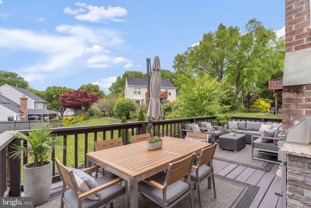 8952 KENILWORTH DR, Burke, VA 22015
