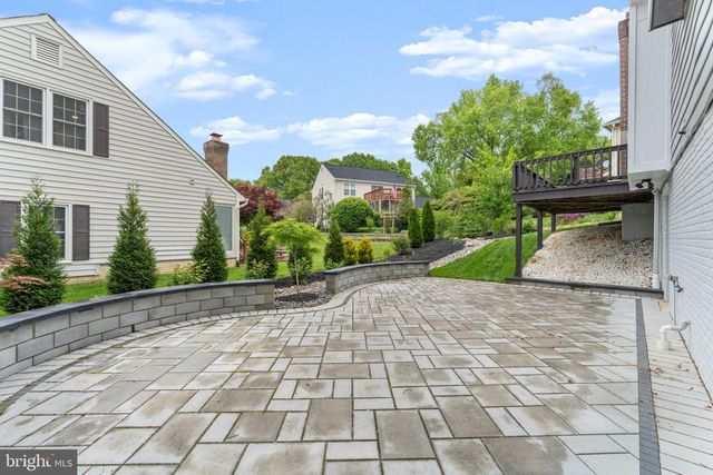 8952 KENILWORTH DR, Burke, VA 22015