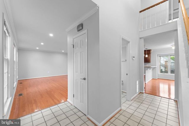 8952 KENILWORTH DR, Burke, VA 22015
