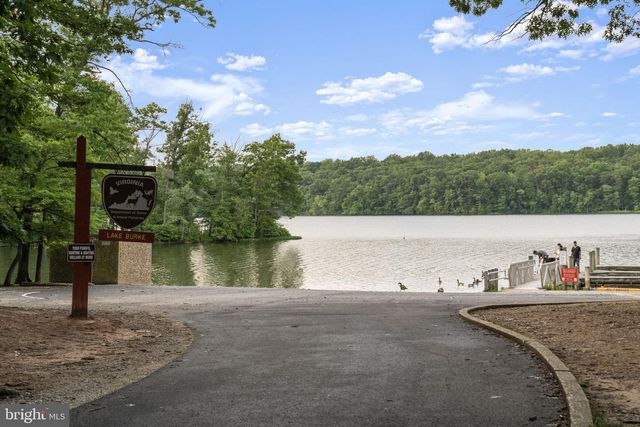 8952 KENILWORTH DR, Burke, VA 22015
