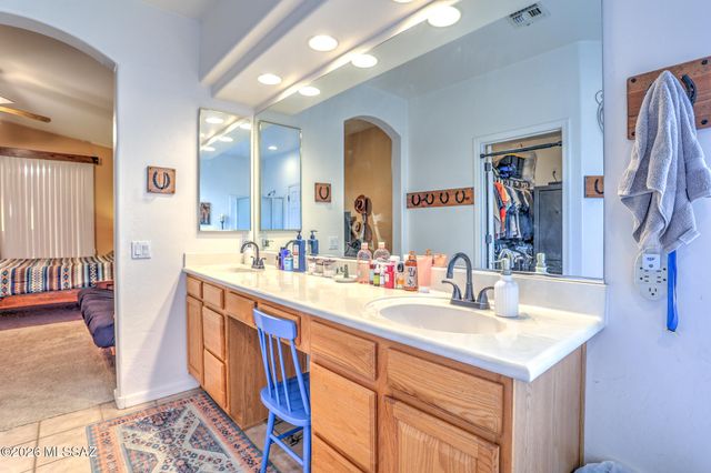 10690 E Placita Guajira, Tucson, AZ 85730