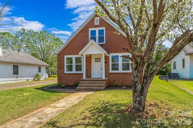 608 E Concord Street, Morganton, NC 28655