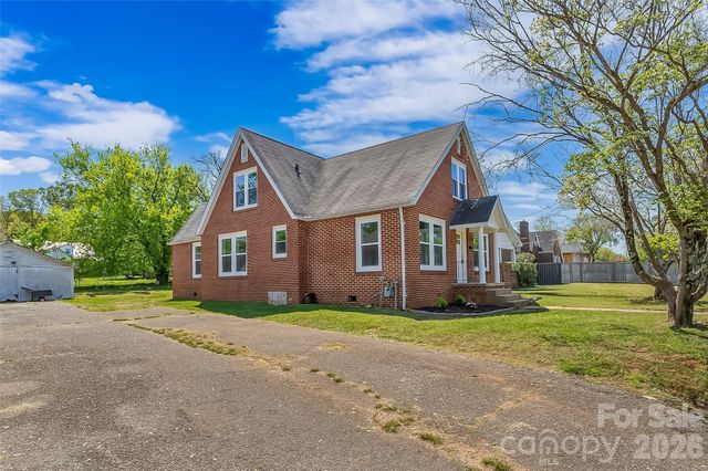 608 E Concord Street, Morganton, NC 28655