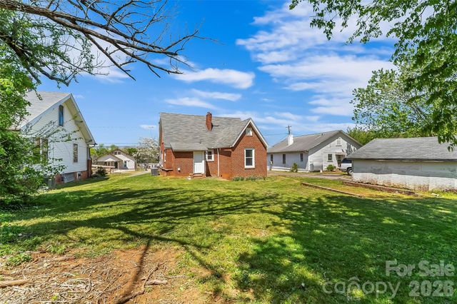 608 E Concord Street, Morganton, NC 28655