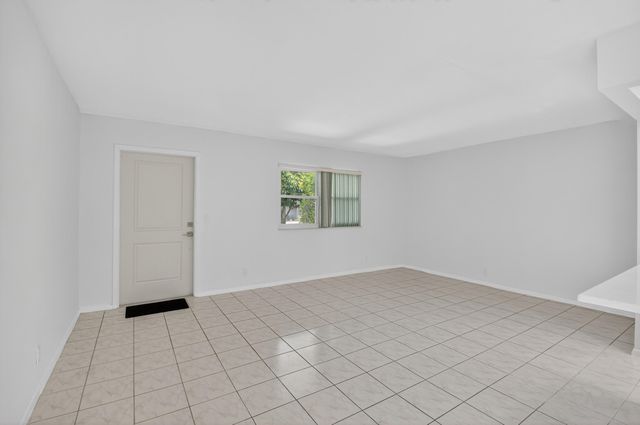 294 Tuscany Lane, Delray Beach, FL 33446