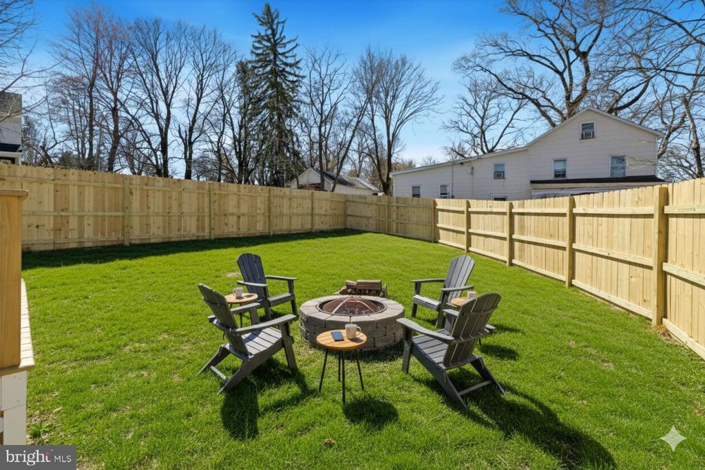 636 RIDGE PIKE, Lafayette Hill, PA 19444