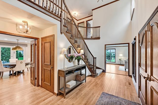 5 Regent Court, Burr Ridge, IL 60527