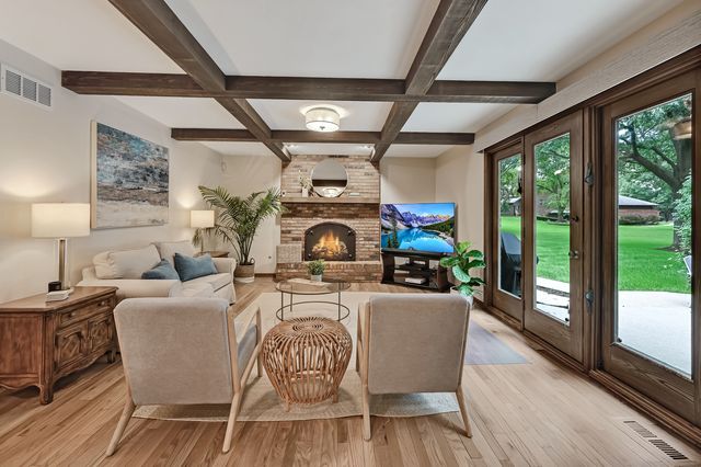 5 Regent Court, Burr Ridge, IL 60527