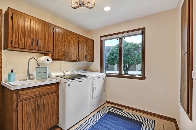 5 Regent Court, Burr Ridge, IL 60527