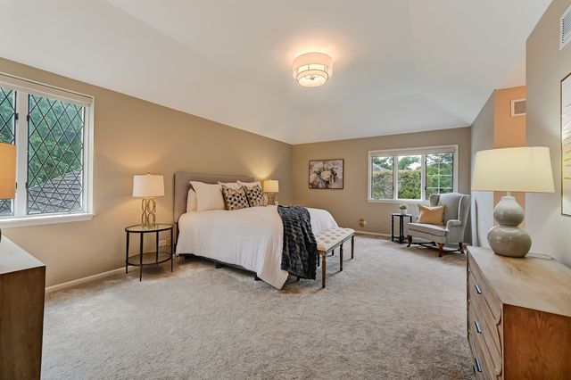 5 Regent Court, Burr Ridge, IL 60527