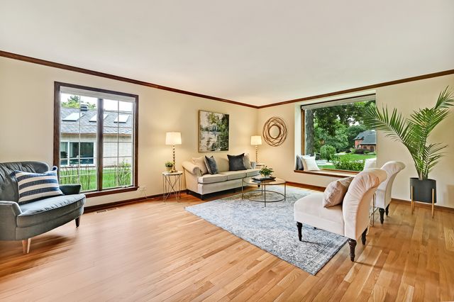 5 Regent Court, Burr Ridge, IL 60527