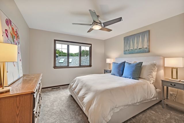 5 Regent Court, Burr Ridge, IL 60527