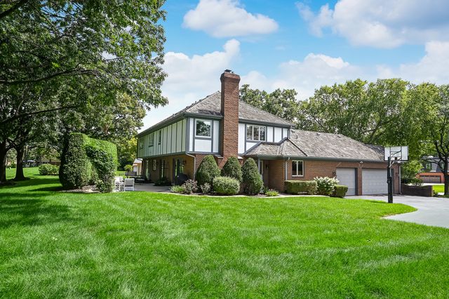 5 Regent Court, Burr Ridge, IL 60527