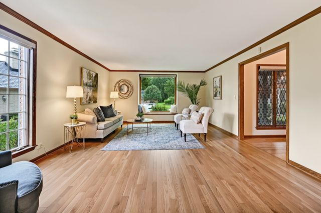 5 Regent Court, Burr Ridge, IL 60527