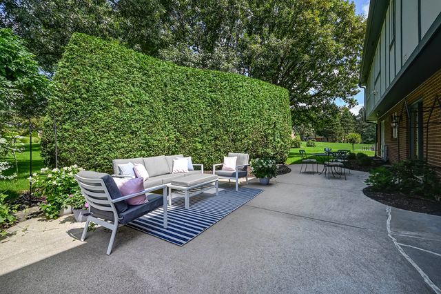 5 Regent Court, Burr Ridge, IL 60527