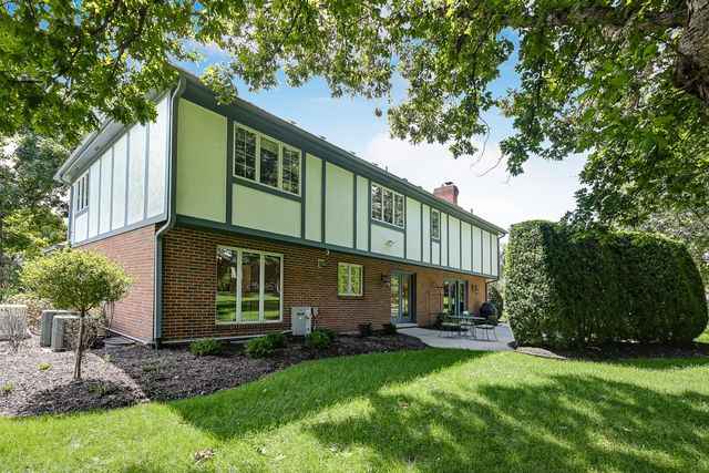 5 Regent Court, Burr Ridge, IL 60527
