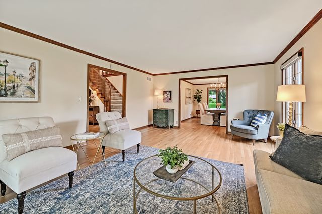 5 Regent Court, Burr Ridge, IL 60527