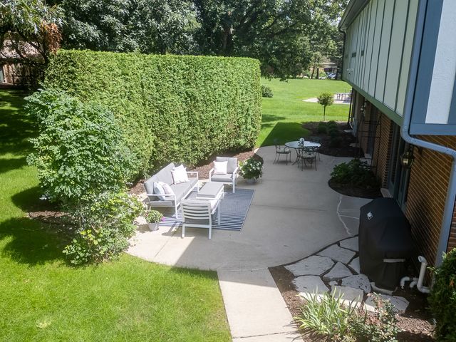 5 Regent Court, Burr Ridge, IL 60527