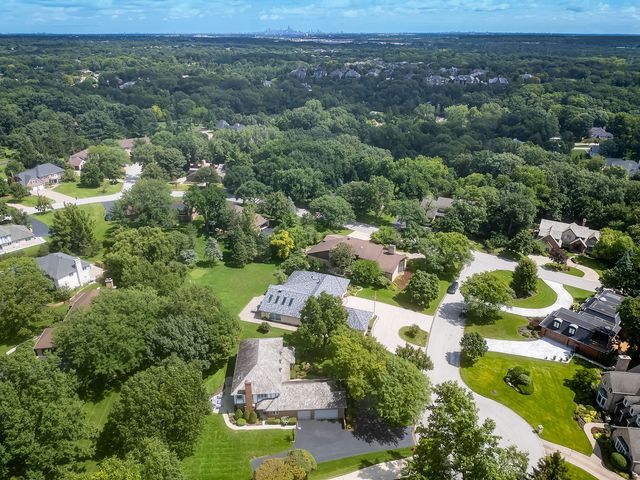 5 Regent Court, Burr Ridge, IL 60527