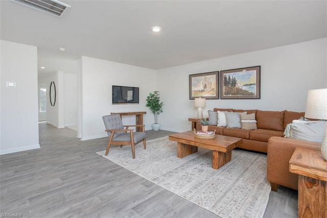 218 Covey Lane, Winston-salem, NC 27107