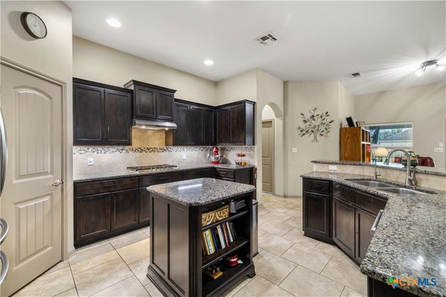 101 Sandstone Court, Victoria, TX 77904