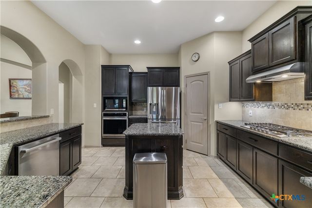 101 Sandstone Court, Victoria, TX 77904