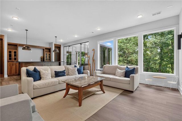 4761 NW Canyon Road, Lee's Summit, MO 64064