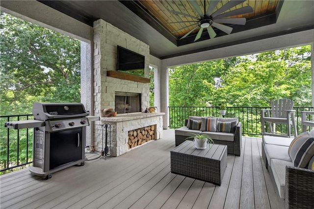 4761 NW Canyon Road, Lee's Summit, MO 64064