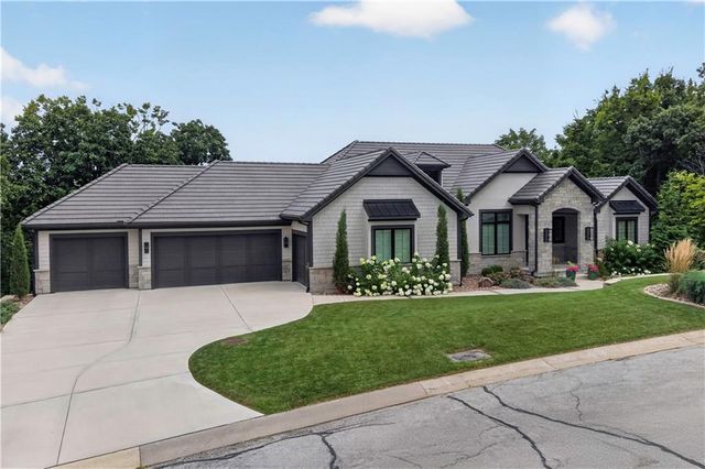 4761 NW Canyon Road, Lee's Summit, MO 64064