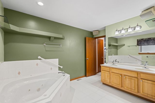 601 Edgewater Drive, Minooka, IL 60447