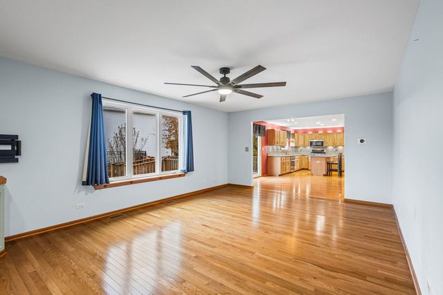 601 Edgewater Drive, Minooka, IL 60447