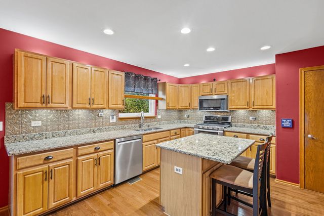 601 Edgewater Drive, Minooka, IL 60447