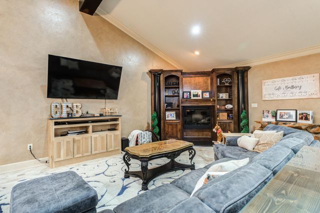 8 Tuscan Villas Circle, Lubbock, TX 79423