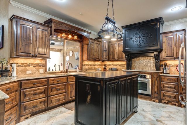 8 Tuscan Villas Circle, Lubbock, TX 79423