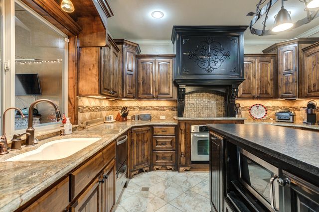 8 Tuscan Villas Circle, Lubbock, TX 79423