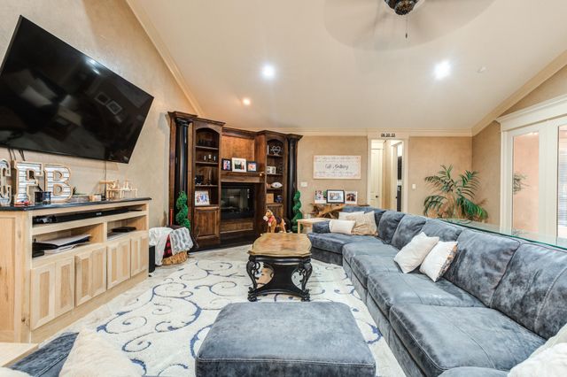 8 Tuscan Villas Circle, Lubbock, TX 79423