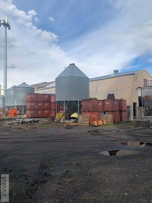 Image 7 of property listing at 164 W 1st N, Rexburg, ID 83440