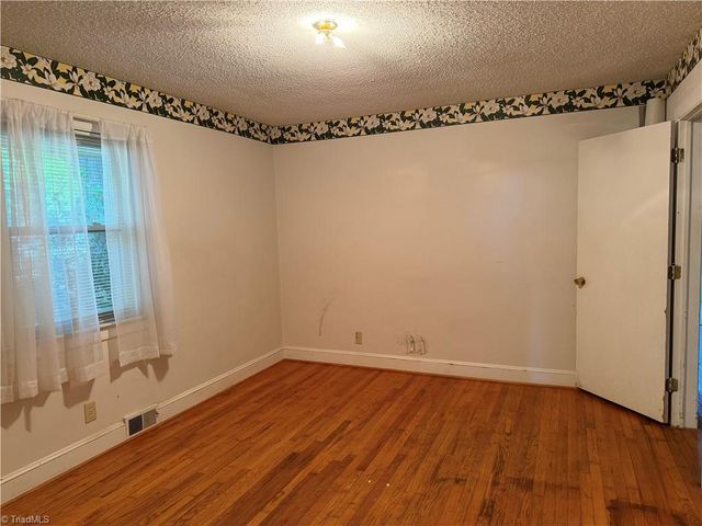 2975 Bellaire Circle, Walkertown, NC 27051